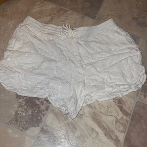 white hollister shorts